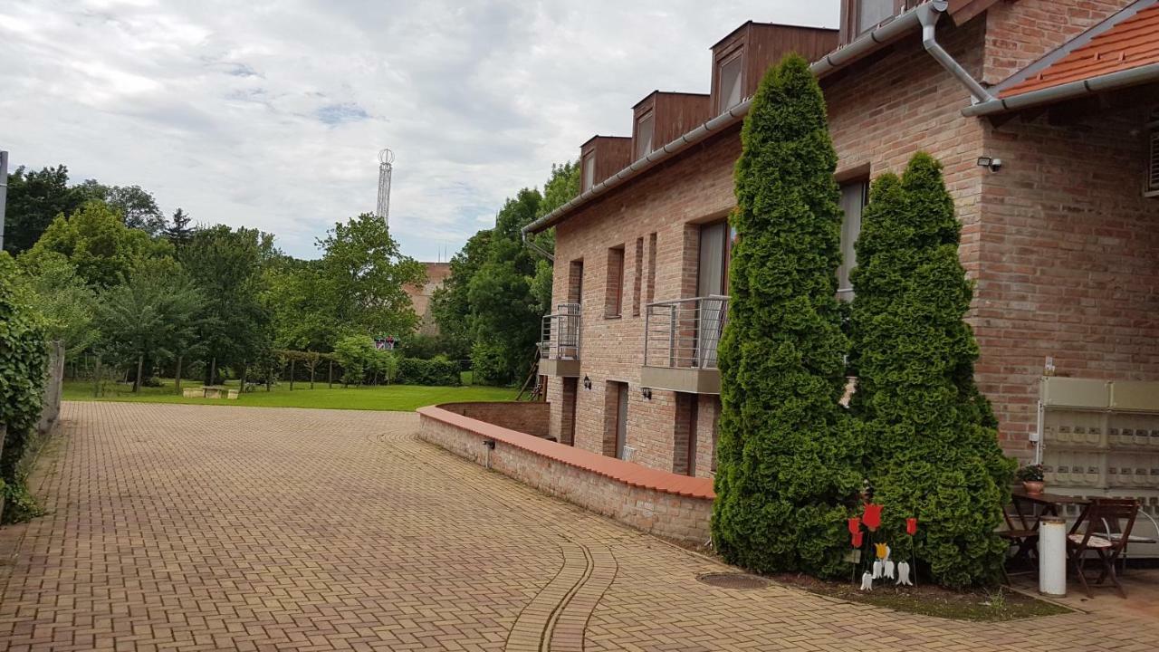 Gyulai-Fuerdo-Apartman Ii. Eksteriør billede
